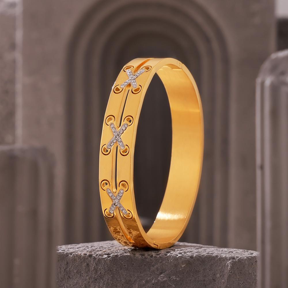 

Personalized Diamond-set Cross Exaggerated Bracelet Trendy Design Sense Stainless Steel Retro Jewelry