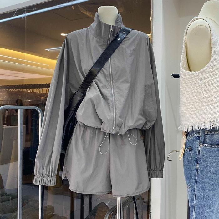 

Женский спортивный комплект-двойка: Куртка на шнурке с лацканами и шорты широкого кроя Double Extra Large