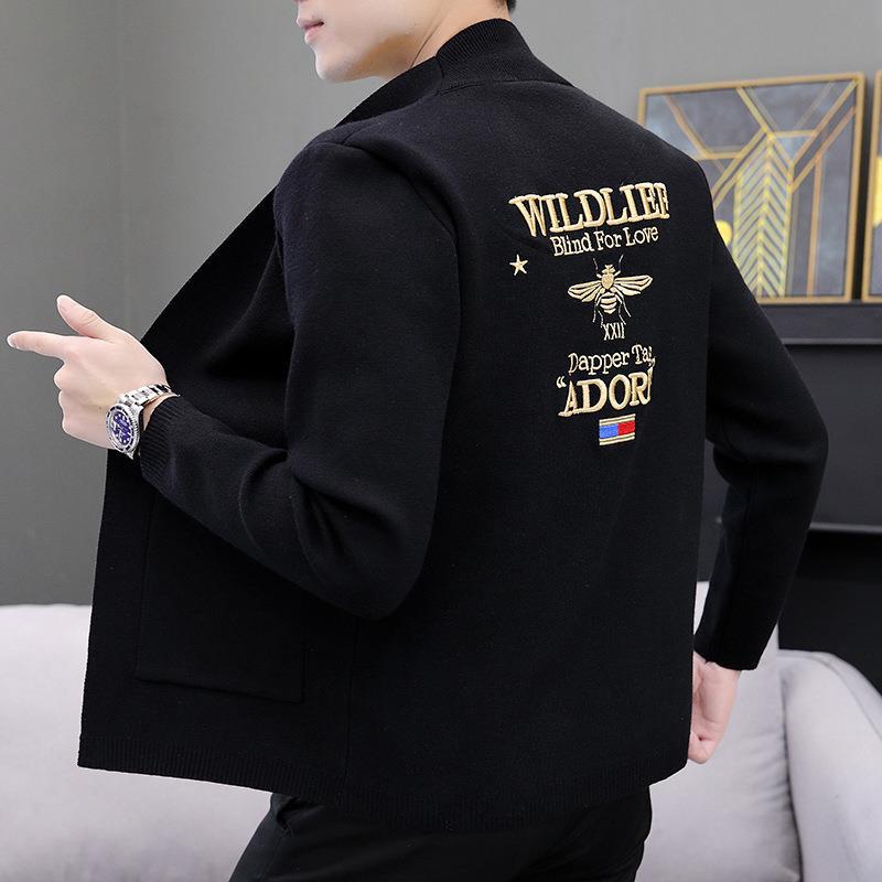 

Трендовий чоловічий весняно-осінній новий чоловічий в’язаний кардиган молодіжного корейського вишитого светра пальто для чоловіків L