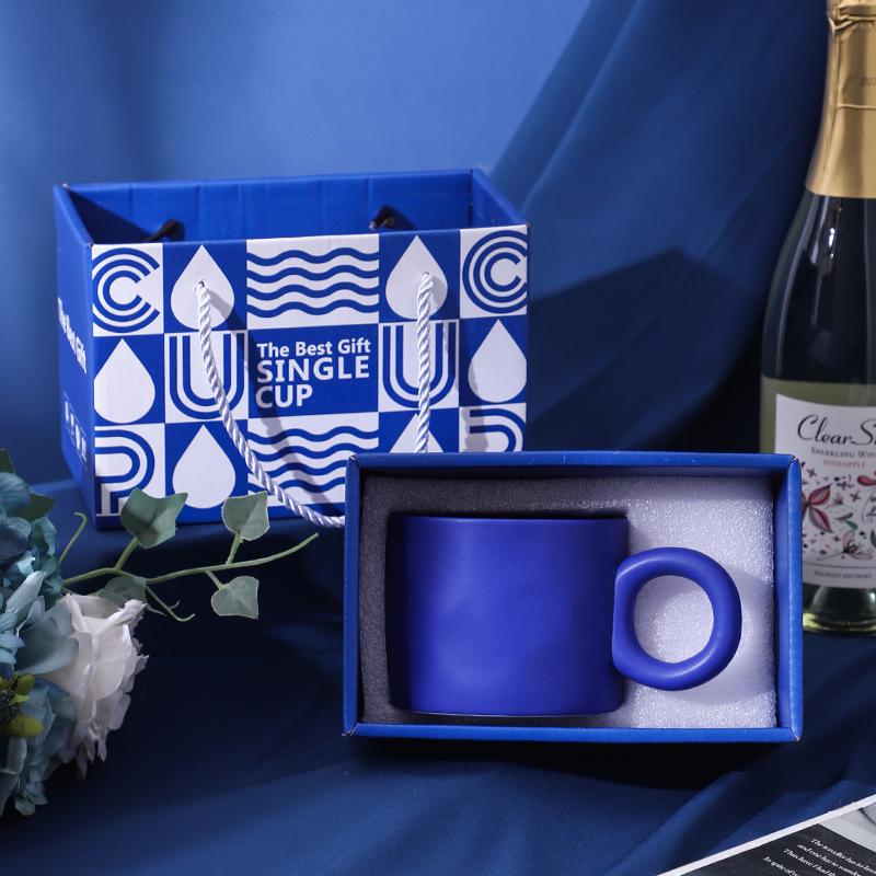 

Elegant Event Gifts: Luxurious Souvenirs for Weddings & Graduations