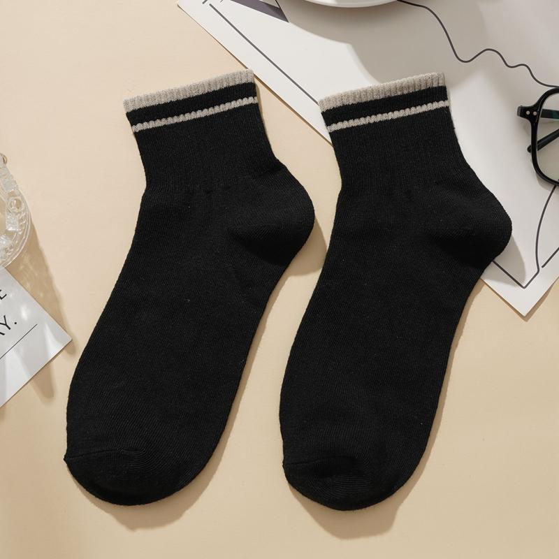 Șosete cu dungi simple la modă pentru fete Ciorapi versatili, de înaltă calitate, de culoare uni, moale, respirabili, șosete coreene cu tub mediu