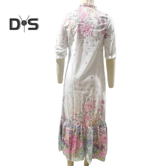 Женское платье с короткими рукавами и цветочным принтом — фото 11