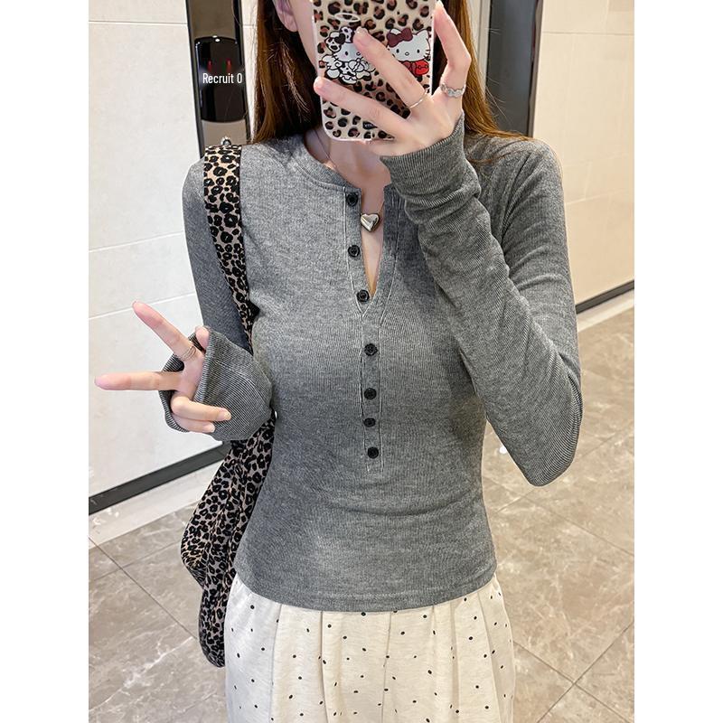 Women's Plus Size V-Neck Button-Up Knit Top, Long Sleeve, Slimming, Versatile for Autumn/Winter.