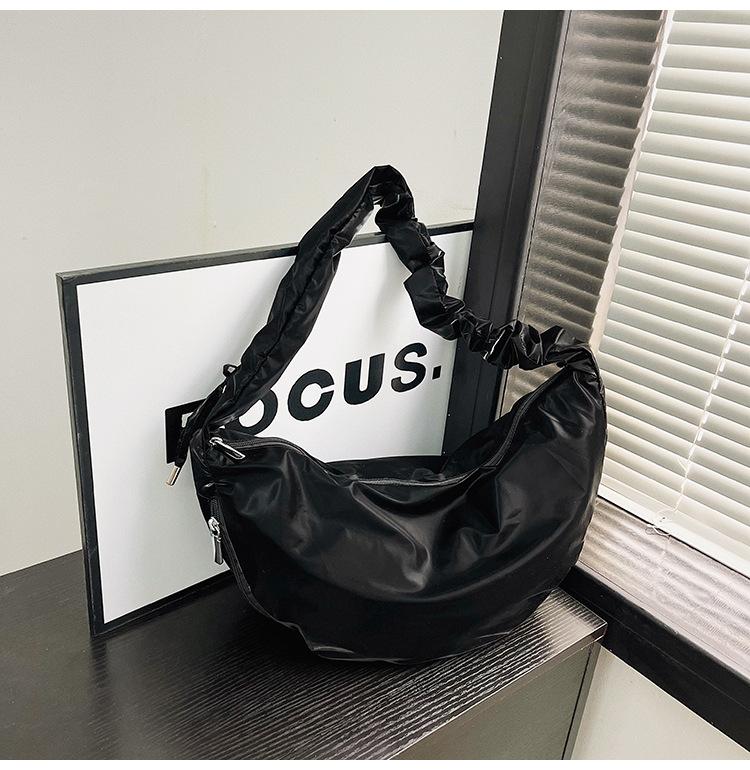 

Новая нишевая сумка-пельмень с плиссировкой, женская сумка высокого класса для работы, большая вместительная сумка-мессенджер, модная сумка подмышку чёрный