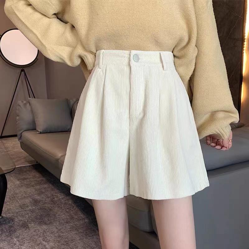 Short large en velours côtelé pour femme, coupe trapèze, automne/hiver 2023: Coupe ample, idéale avec des bottes, tenue décontractée.