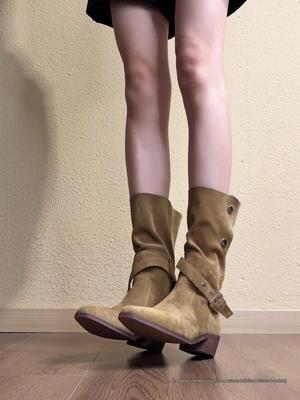 Stivali Cavallerizza alla Caviglia da Donna Retro in Pelle Scamosciata, Punta Acuta, Fibbia, Tacco Chunky, Slimming High-End, Stile Western a Due Usi.