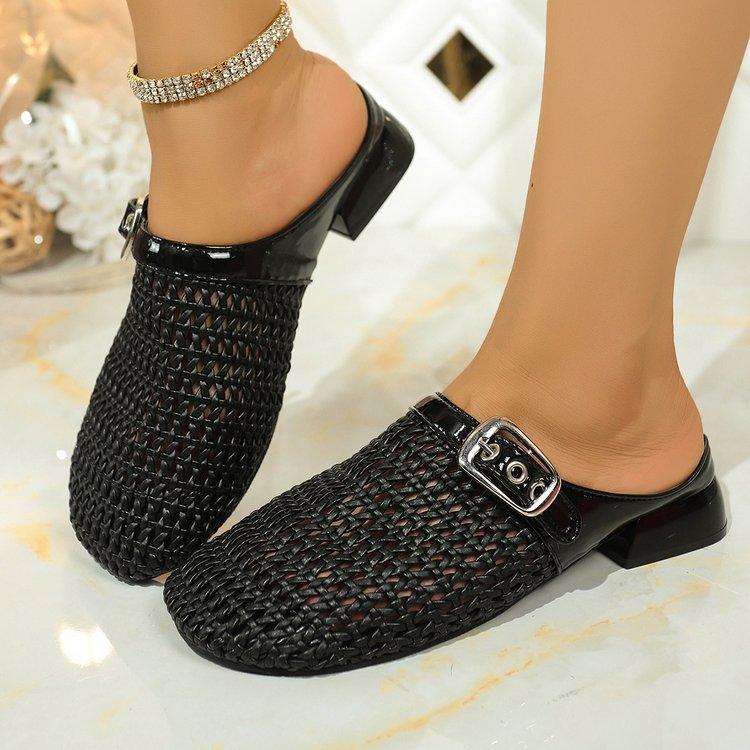 Hollow half slippers women off the shelves wear 2025 new versatile flat-bottomed slippers mesh cool slippers
