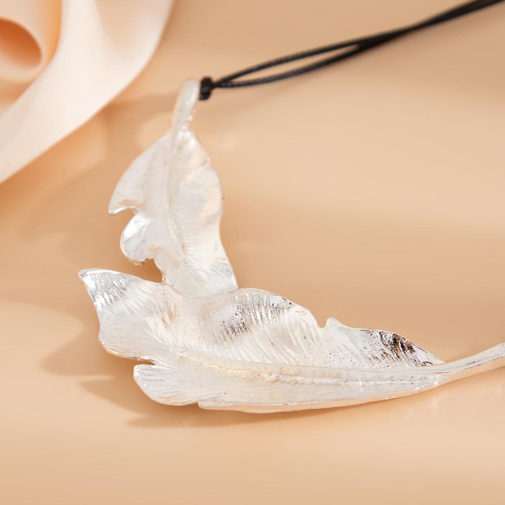 Personalized Design Feather Leather Wax Thread Necklace, Niche Fashion Alloy Collarbone Necklace for Women