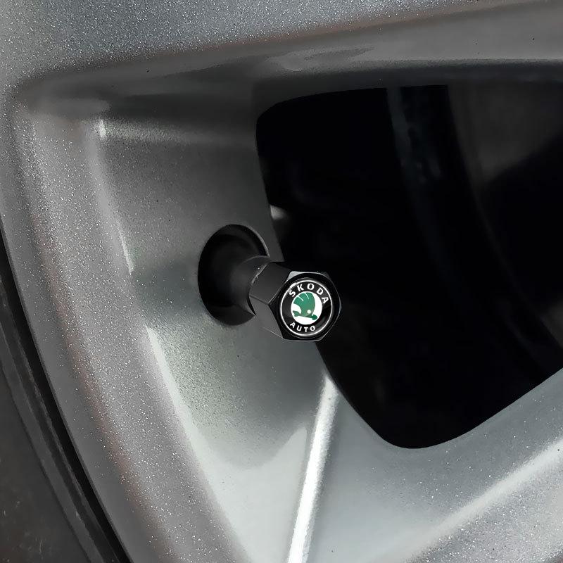 Brelok z logo samochodu i kapslem na wentyl opony, akcesoria samochodowe dla Skoda Octavia Rapid Kodiaq Karoq Fabia Kamiq Superb Derivative Vision A5 A7