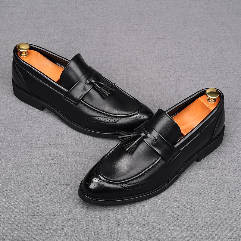 Fashion Fashion New Black Men's Pointed Patented Leather Tassels Flats Slip On Shoes Designer Male Homecoming Wedding Dress Footwear