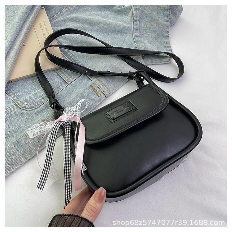 

This year s popular commuter bag women s 2025 spring and summer new fashion casual crossbody bag one-shoulder armpit bag small square bag чёрный