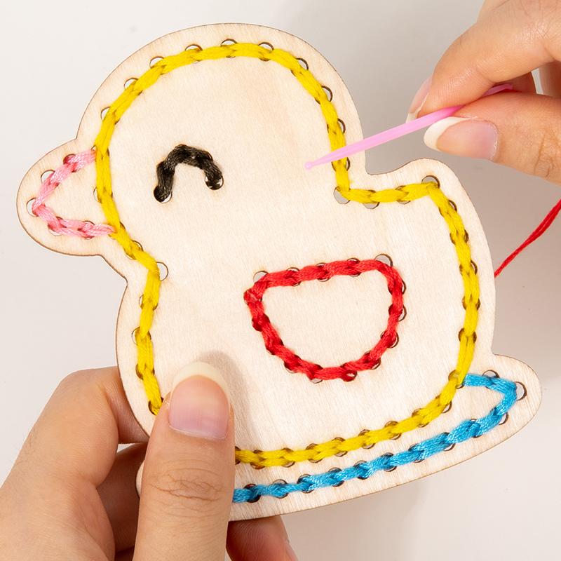 Wooden Montessori Teaching Aid Animals Wearing Rope Games Children's Early Education Thinking Training Board Educational Toys