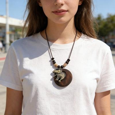 Vintage Boho Pulloverkette Hohlblätter Lederkette Holzanhänger Halskette Lange Handgemachte Halskette für Damen Herren