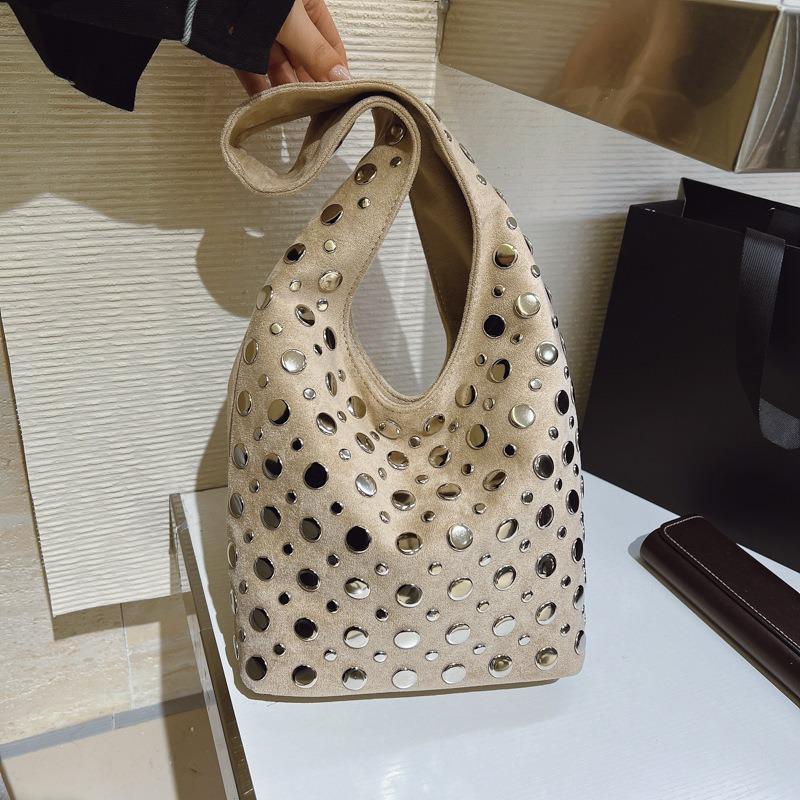 Vintage Underarm Bucket Bag Women's Work Commuter Shoulder Bag Niche Rivet Handbag