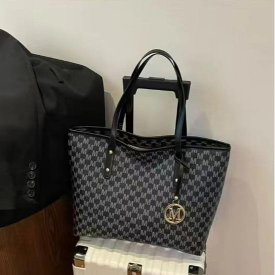 2025 Large Capacity M Letter Autumn/Winter Tote: Versatile European & American Shoulder Handbag