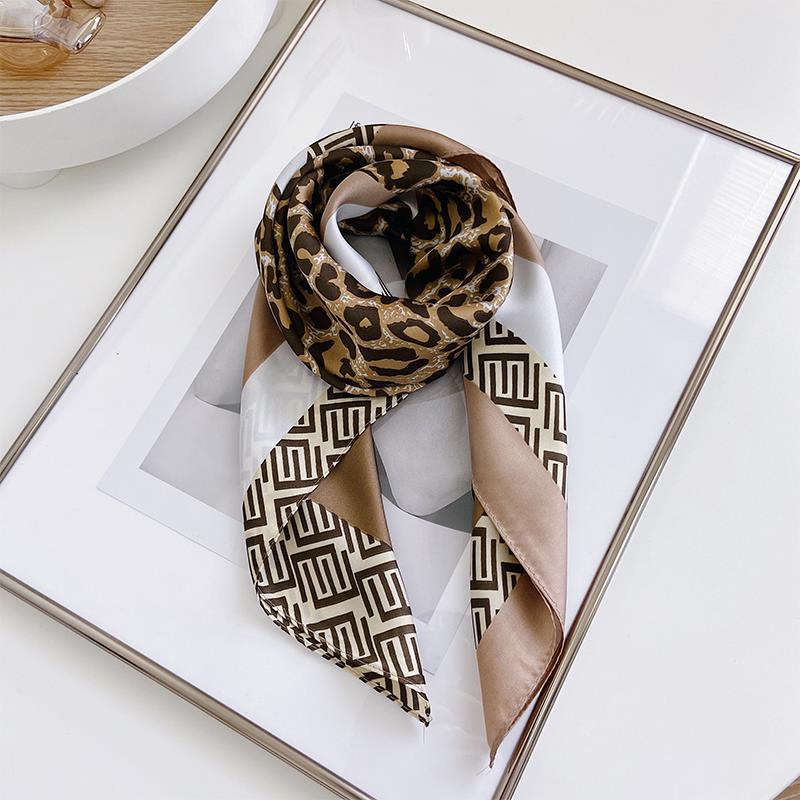 Luxusdesign Paisley-Druck Kleiner quadratischer Schal Simulierte Seide Dünner Halsschal Reifer Stil Sonnenschutz Kopftuch für Frauen