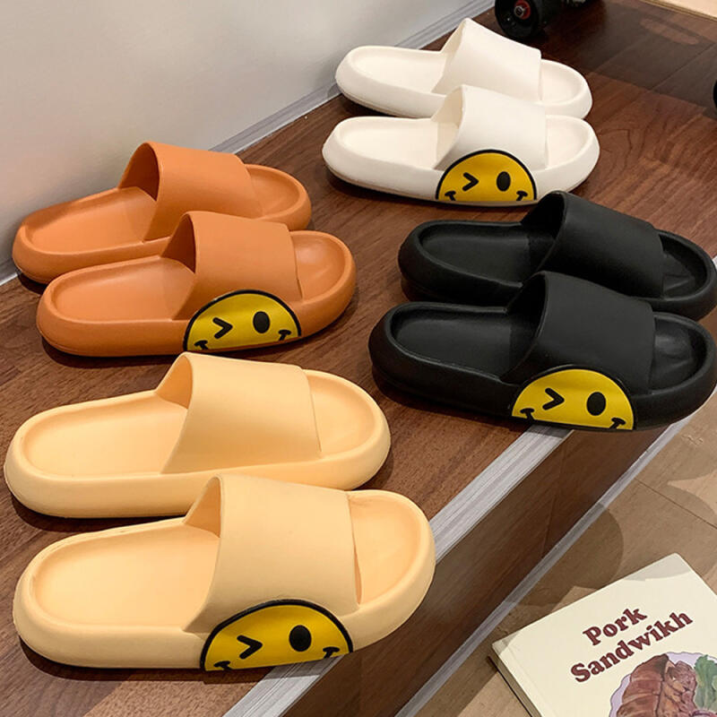 Smile Wink Character Indoor Slippers Ivory - Size L 3090₽
