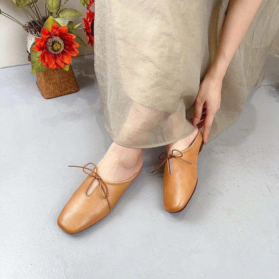 Johnature Chinelos casuais de couro genuíno com sola macia, cor sólida, salto baixo, sapatos femininos, slides externos