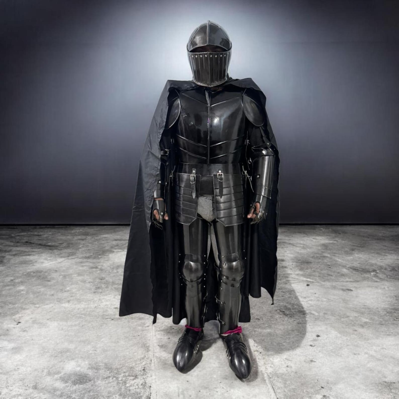 Medieval Black Knight Armor Outfit, Full Body Gothic Steel Suit with Cape for Cosplay and Display