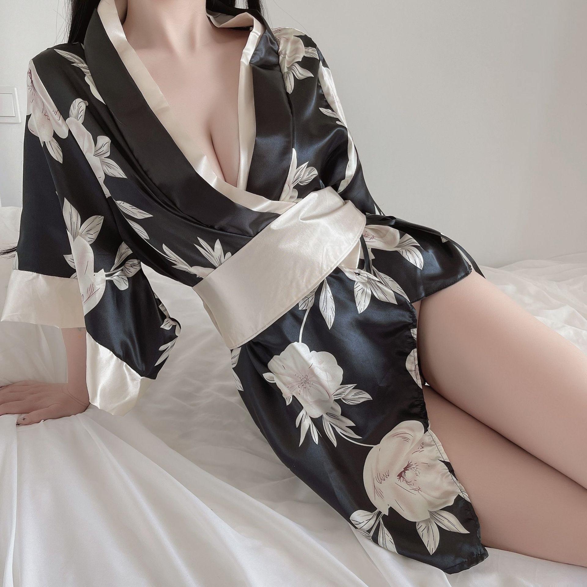 Lote de juego sexy kimono japonés de rol femenino floral uniforme sexual kimono ropa interior sexual seducción traje sexy default item