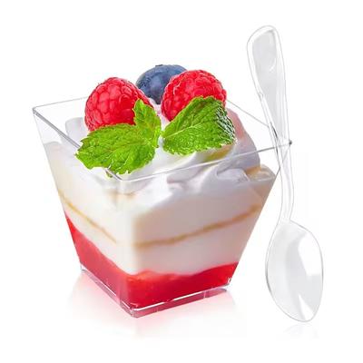 50 tk ruudukujulised mini-magustoidutopsid lusikatega 60 ml plastikust parfee eelroa tass Korduvkasutatav serveerimiskauss Magustoidukausid banketi jaoks