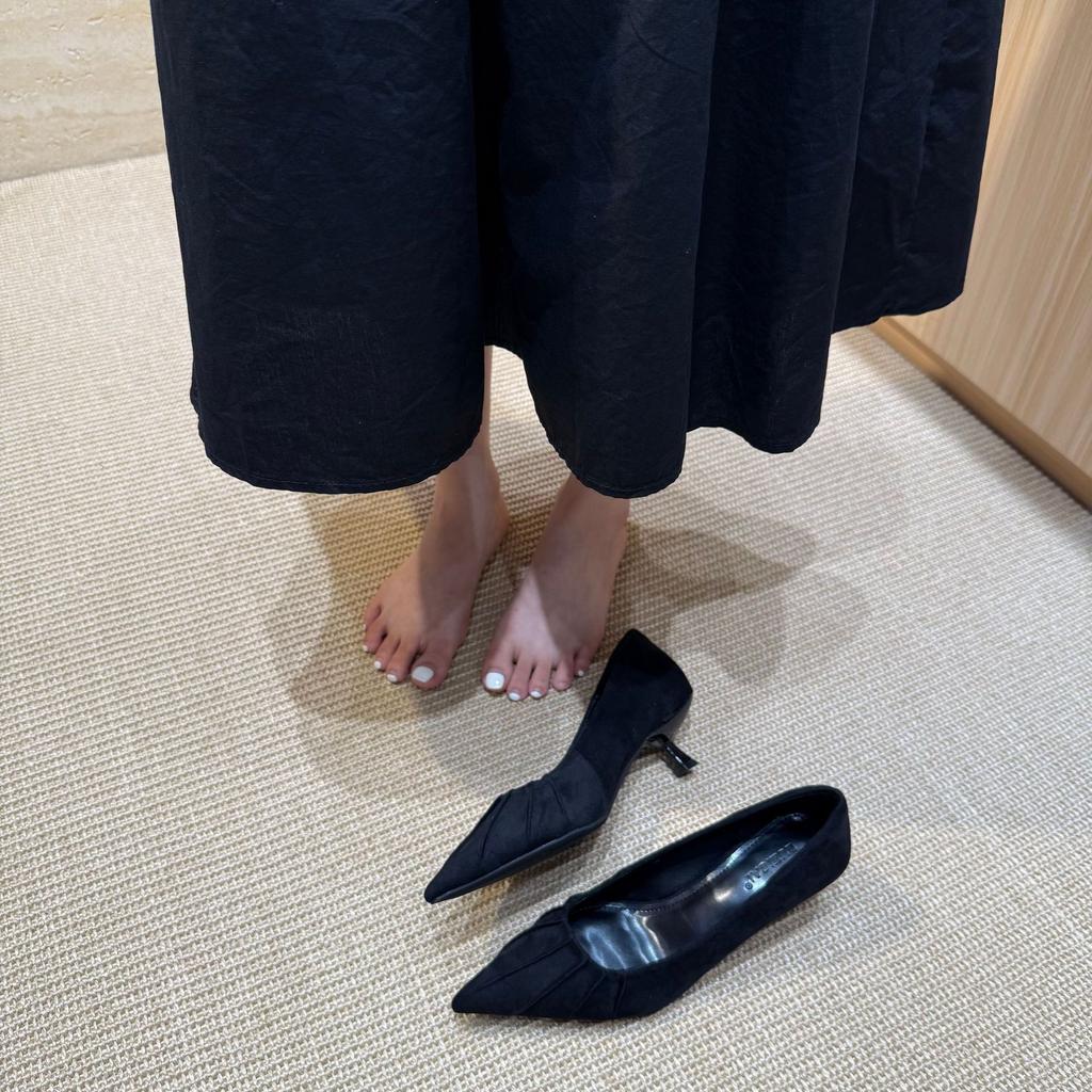 2025 neue spitze Wildleder plissierte flache Mund Stiletto Pendler Arbeit Damen Einzelschuhe Baita Schuhe