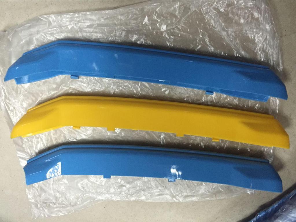Compatible with 2017-2020 XC60: Three-Color Center Grille Decorative Snap-On Sticker for XC90 and S90 Models.