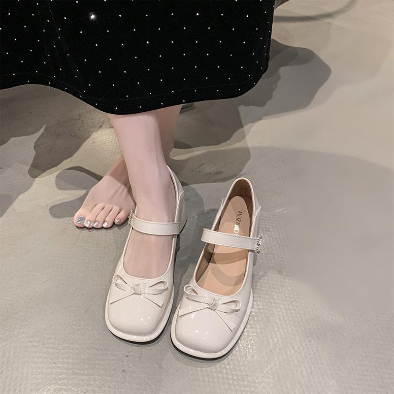 Französische Schleife eckige Spitze kleine Lederschuhe Damen Ein-Wort-Schnalle Rock beige Hepburn-Stil Mary Jane mittlerer Absatz Einzelne Schuhe
