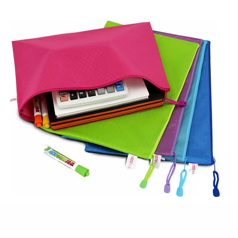TRNFA A5 Soccer Pattern Zipper File Bags, 5-Pack