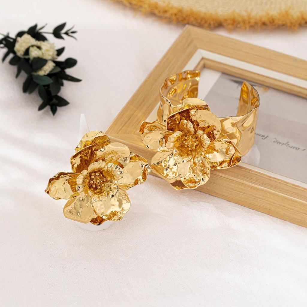 Exquisites 3D-Blumenarmband-, Ring- und Ohrring-Set: Einzigartiges Design mit hochwertiger Verarbeitung. Perfekt als Geschenk.