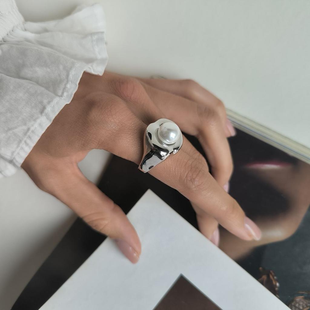 Серебряное кольцо с натуральным жемчугом, вес изделия 10,22 гр (2192657)