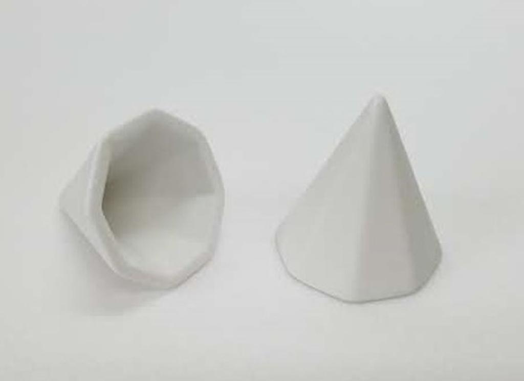 Moa Feteli (Moa Feteli) Lucky Octagonal Pyramid Salt Consolidator for Morishio Set, Unglazed, Small (5.5 x 4.5cm)