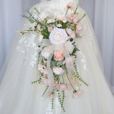 Bouquets de Mariage de Roses Artificielles pour la Mariée Fleur Cascade Bouquet de Mariée en Cascade pour Mariage Rustique Boho Automne Vintage Cérémonie Fête et Anniversaire