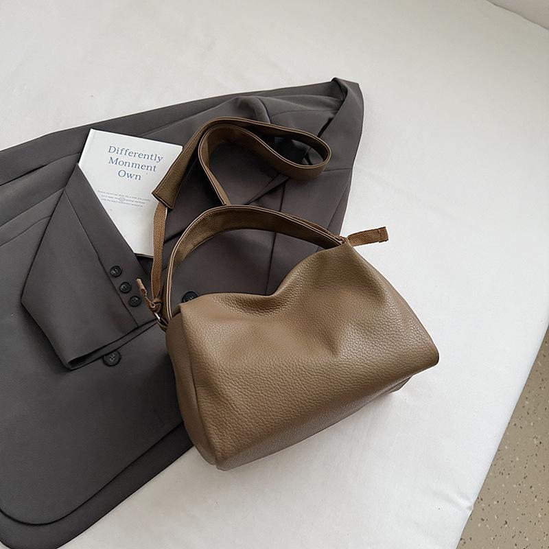 Retro suede underarm bag women's autumn new fashion shoulder messenger bag textured pillow bag