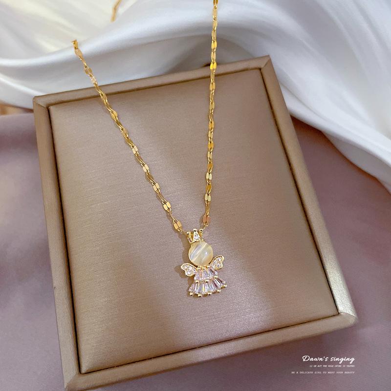 Personalized Titanium Steel Sparkling Necklace for Women – Lively Luck Pendant with Chic Design