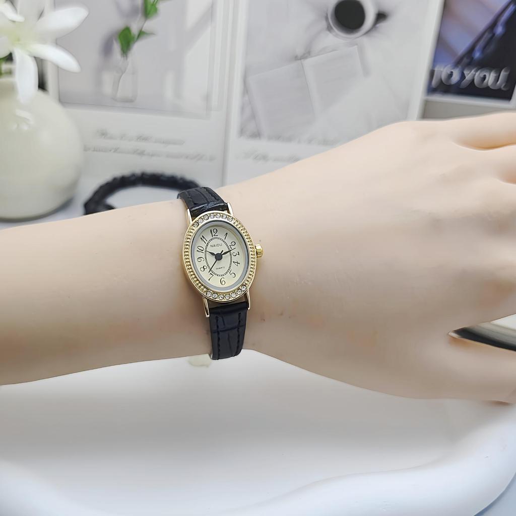 Exquisite Retro Women's Rhinestone Leather Strap Oval Quartz Watch