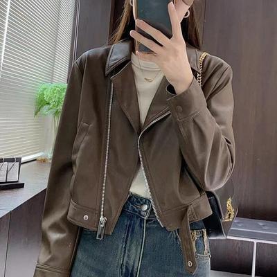 Modische und trendige kurze PU-Lederjacke mit Umlegekragen für Damen im Frühling und Herbst