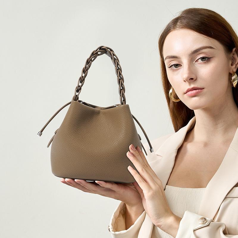 Calfskin leather messenger bag women's bucket bag commuter office worker niche high-end sense new women's handbag