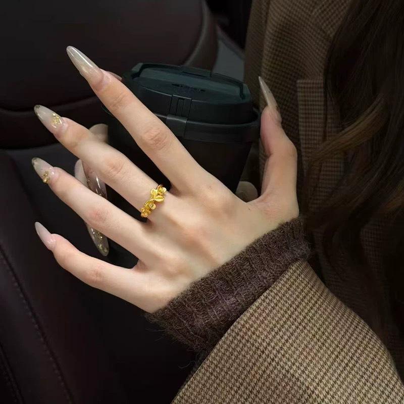 Elegant Three-Dimensional Golden Osmanthus Women's Ring: Light Luxury, Versatile, Stackable, Openable, Fashionable Index Finger Jewelry