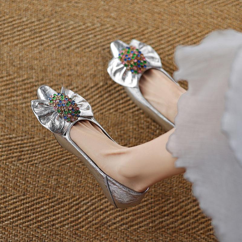 

New four-season wear women s casual single shoes light mouth solid color pointed tip size shoes rubber sole one pedal lazy shoes 43 (customized non-return and exchange) серебряный