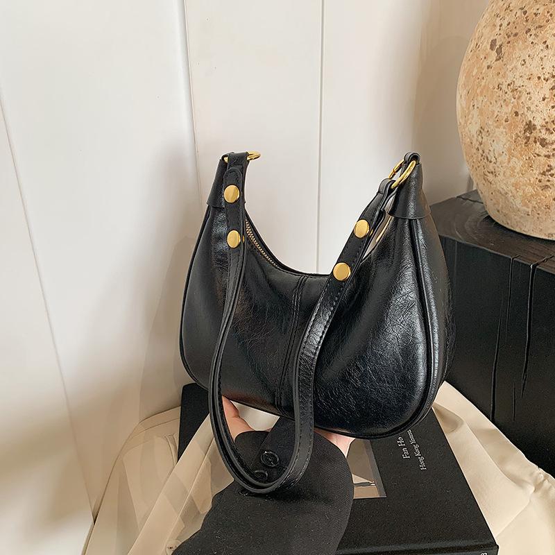 

Retro foreign shoulder bag women s 2025 new autumn and winter simple fashion trend foreign style commuting solid color messenger bag