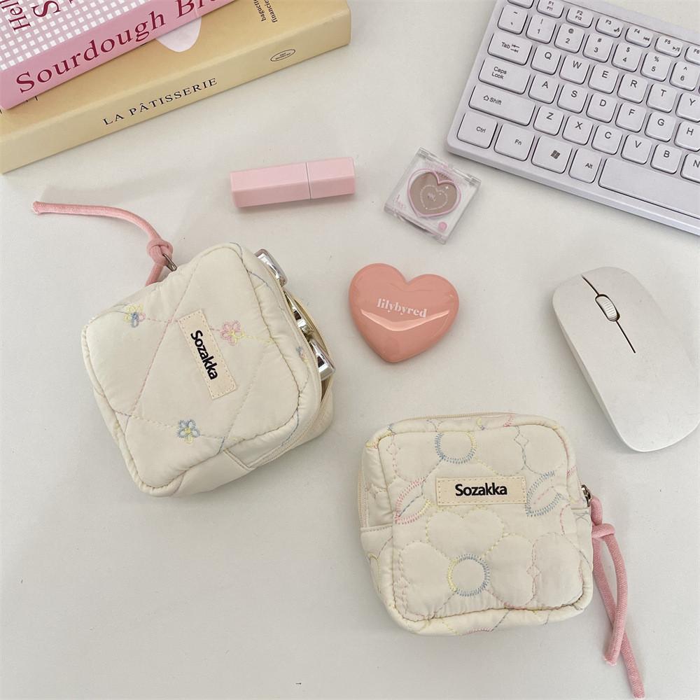 Portable Foldable Polyester Feminine Hygiene Bag With Soft Material For Travel And Outdoor Use