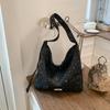 Large-capacity Commuter Tote Bag - Versatile and Stylish Crossbody Bag for Daily Use