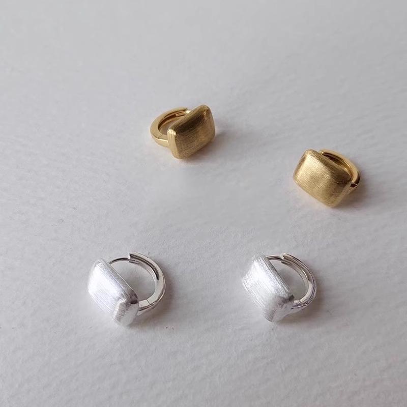 Retro Minimalist Small Earrings Female Small Brushed Square Earrings Cold Wind Fashion Temperament Fashion Tide Elegant Accessories Classic Jewelry