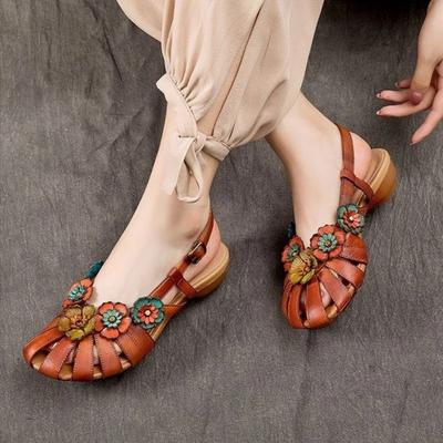 Sandales romaines rétro tendance pour femmes, chaussures d'été à plateforme en cuir souple avec boucle fleurie, style décontracté, pour mamans, collection 2024