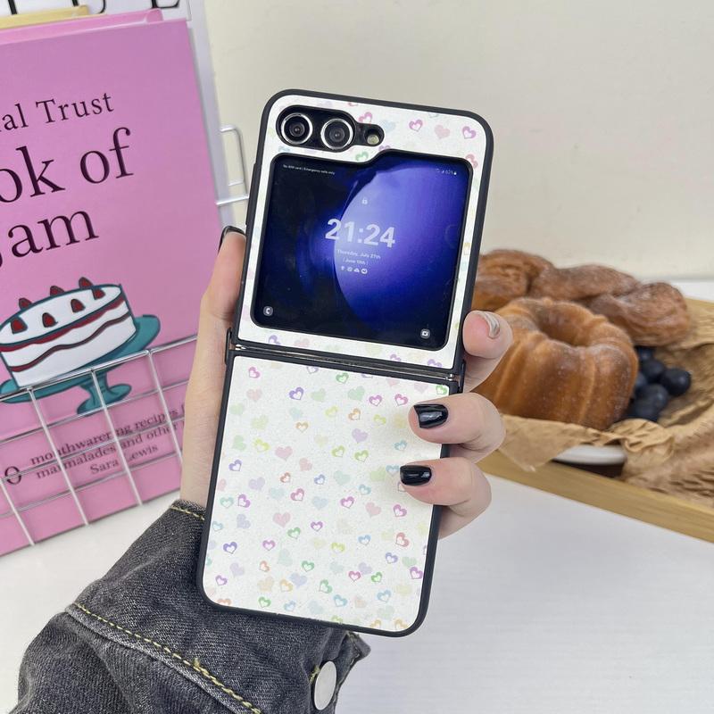 

Милые маленькие сердечки с принтом, тонкий складной чехол из 2 предметов для Samsung Z Flip6 Flip5 Flip4 Flip3, мягкий противоударный защитный чехол из искусственной кожи для телефона Samsung Z Flip3 белый