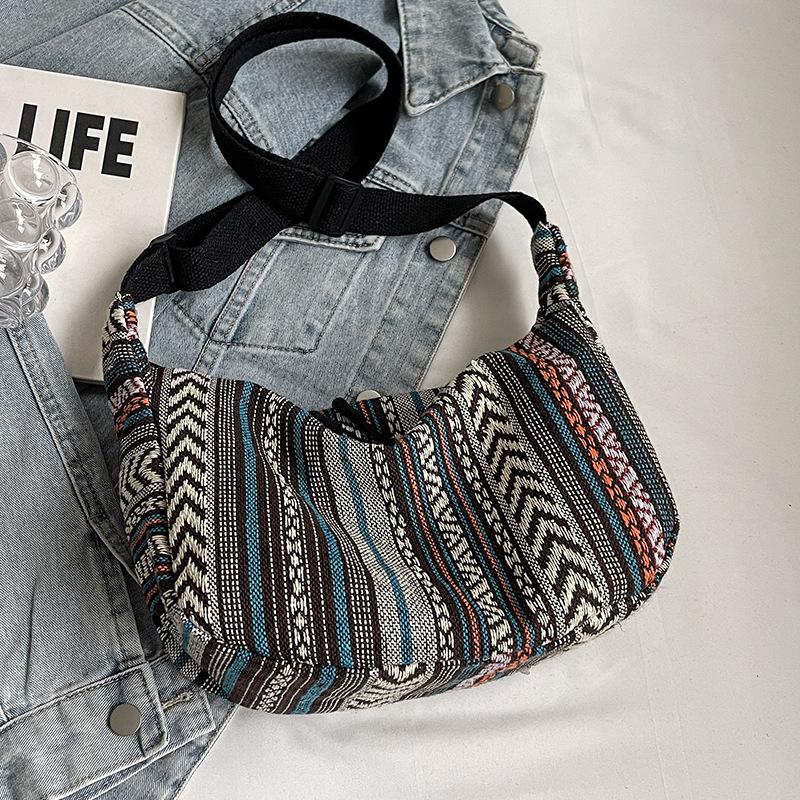 Veske med stor kapasitet i etnisk stil Ny trendy mote Crossbody dumplingveske Ins Retro allsidig skulderveske Dame