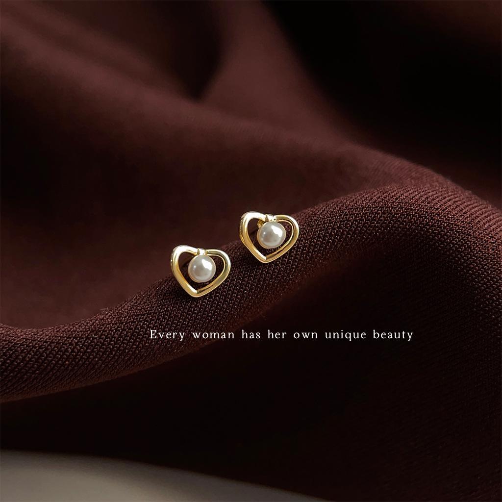 Commuting Versatile Hollow Mini Love Pearl Stud Earrings Small Fashion Temperament Heart Earrings 925 Silver Needle