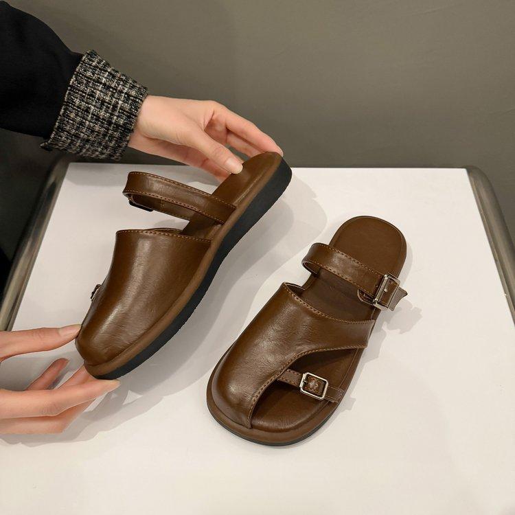 

Летние женские новые сандалии на низком каблуке, на плоской подошве, в ретро-римском стиле, уличные, универсальные, прохладные шлепанцы с открытыми пальцами и носками 40 коричневый