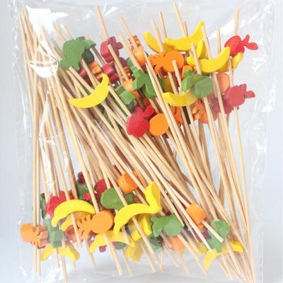 Bambus-Obstspieße mit gemischten Designs
